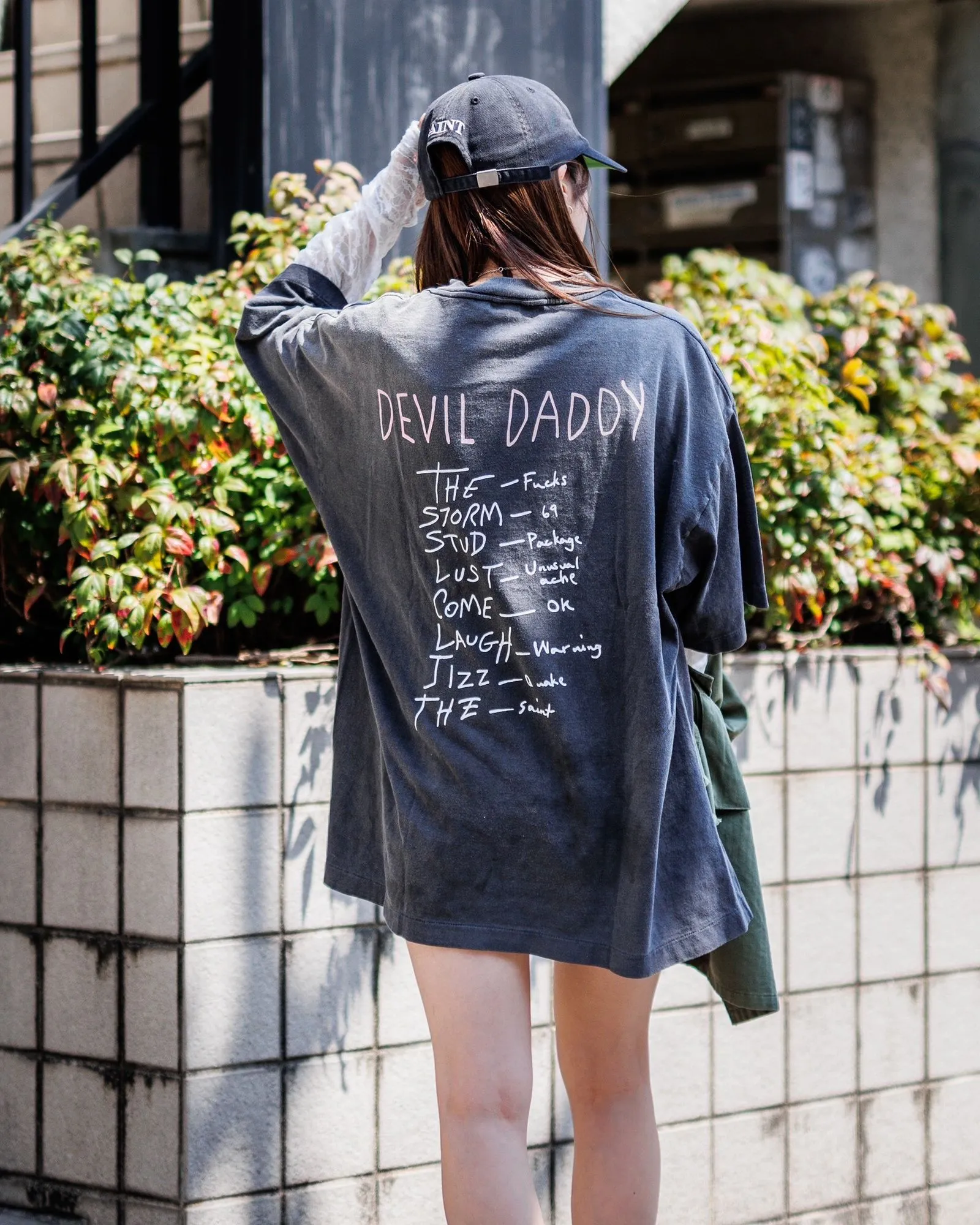 SAINT Mxxxxxx SS TEE/DEVIL DADDY/BLK Virgin Mary retro distressed printed tee, washed black S-XL, this season's hottest item, in order to give you an authentic experience, repeated debugging and polishing in printing and washing, finally meet you, the same old style, the same as the original version, cylindrical side seam OE yarn fabric/completely matched accessories, garment dyeing, heavy washing and water fading, bust bandage fading.